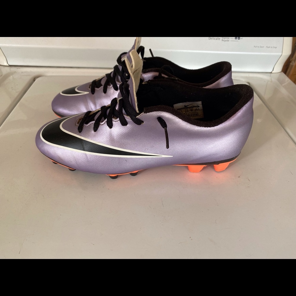 Women’s Nike soccer cleats size 8.5